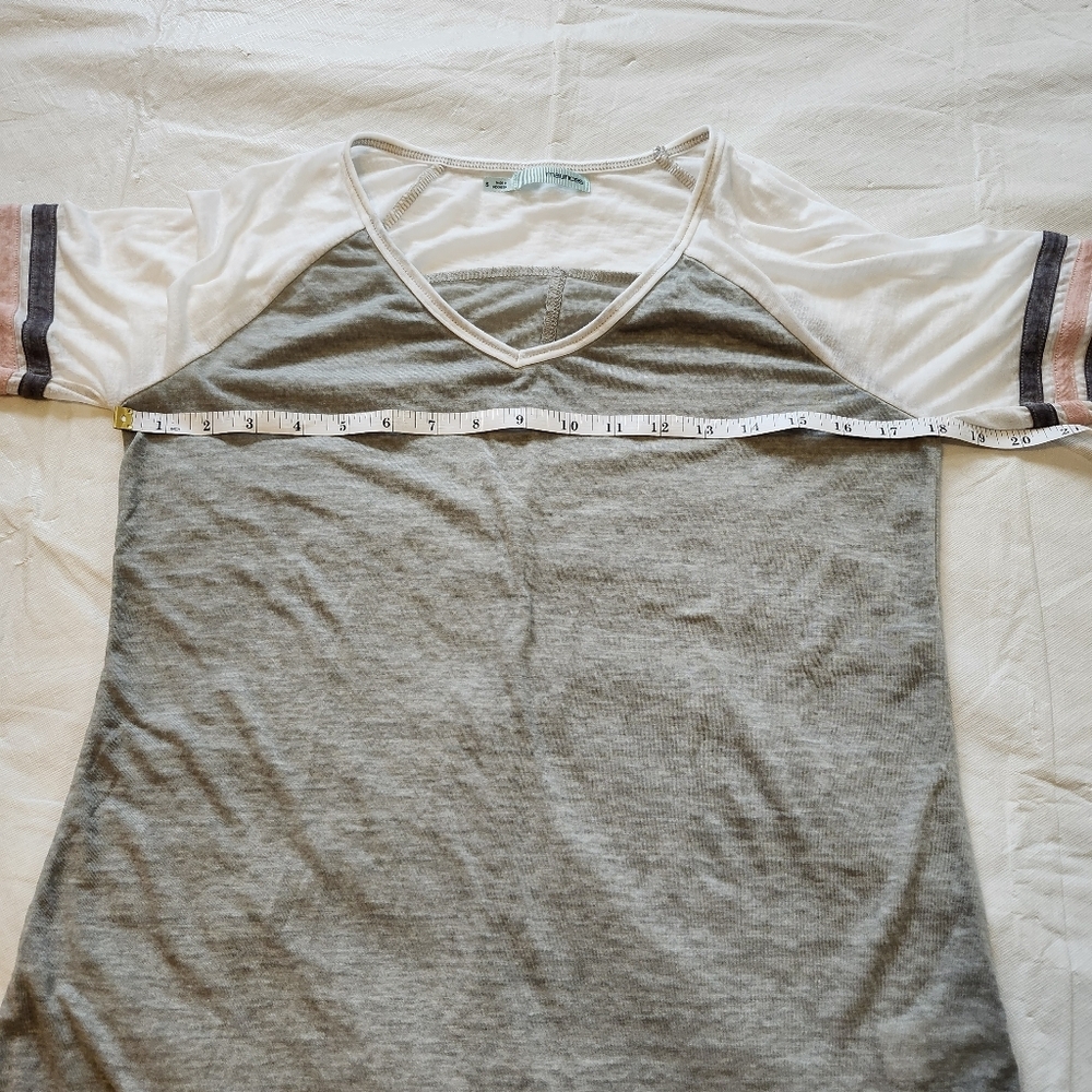 Maurices Size Small Gray and White Long Sleeve Tee - Picture 4 of 7